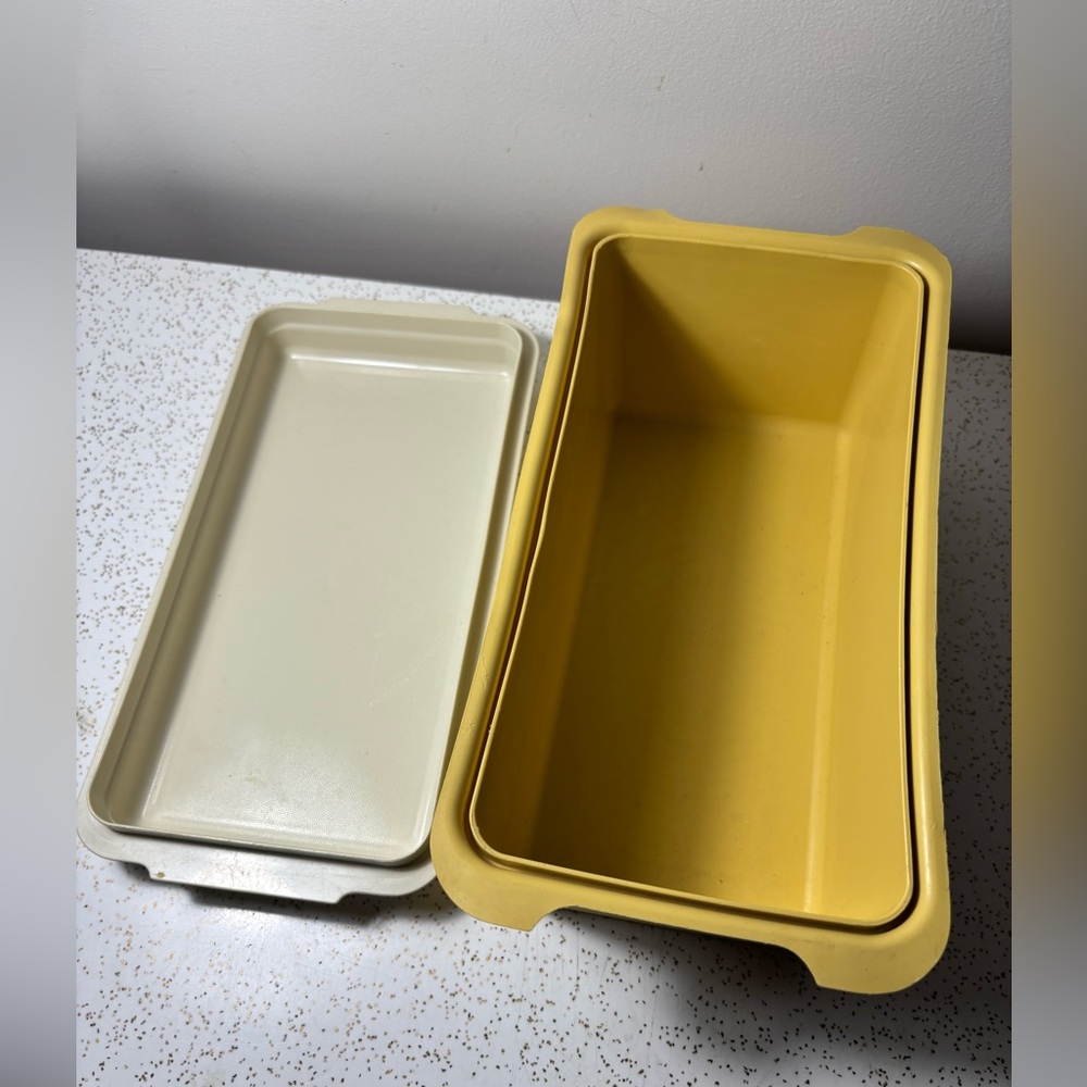 Vintage Tupperware bread box - Picture 6 of 7
